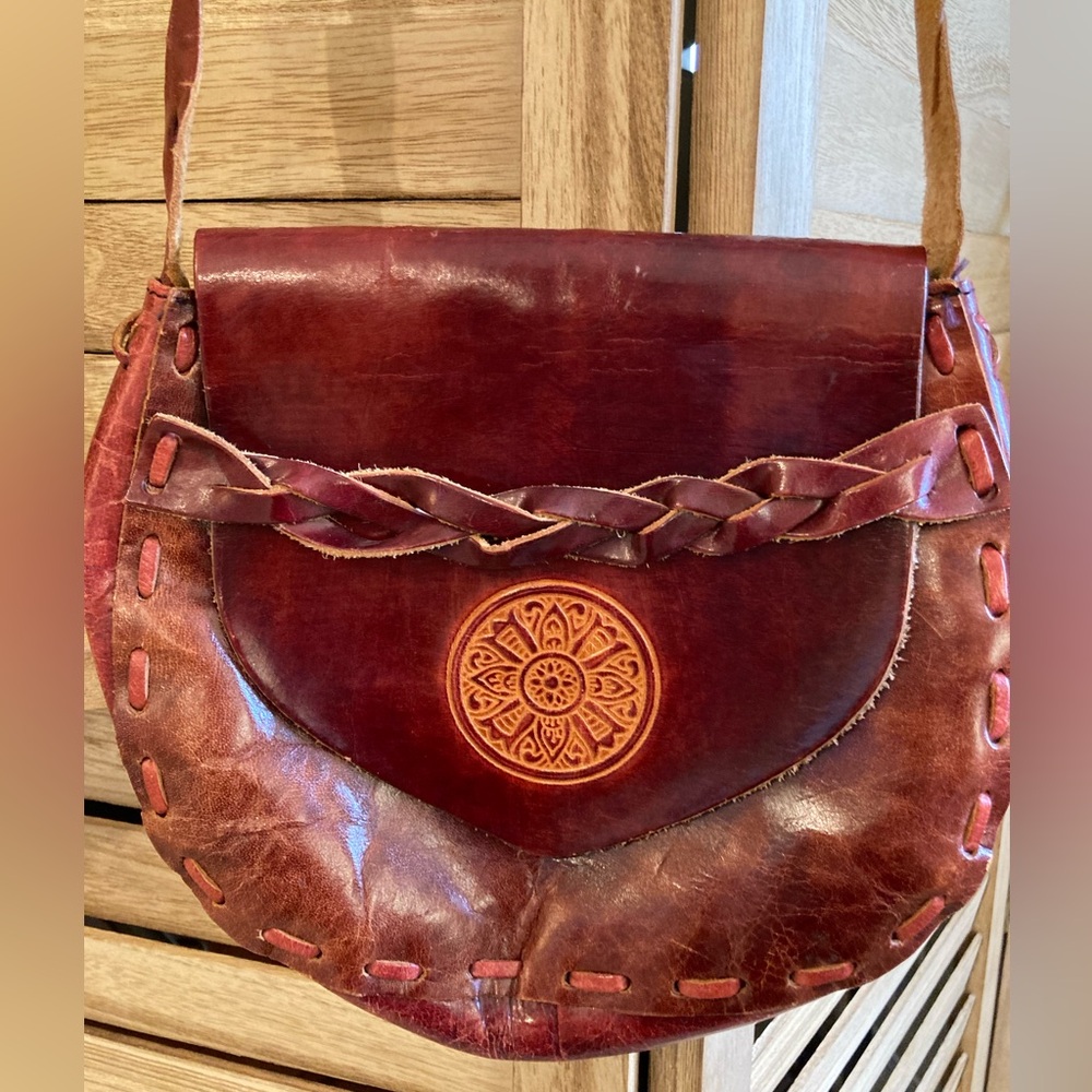 Wilson’s Western Tooled Leather Shoulder Bag - Maroon